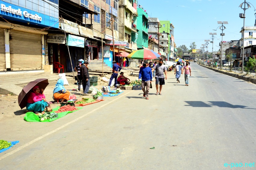 COVID-19 :: Shopping during Curfew Relaxation  at  Khurai Lamlong, Hatta, Konung Mamang in Imphal :: March 30 2020